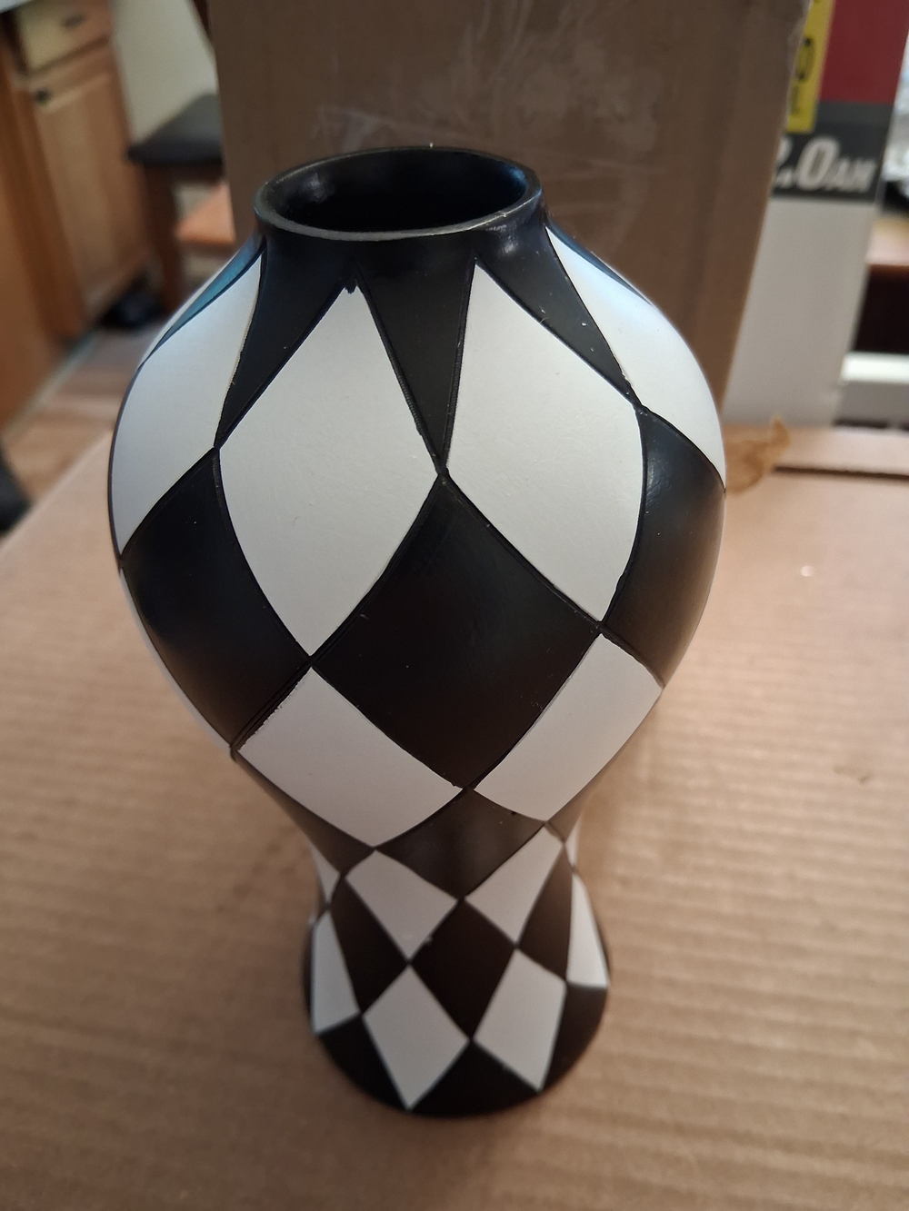 Black & White Checkered Ceramic Vase - Decorative Home Art